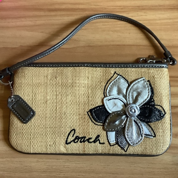 Coach Straw Embellished Flower Large Wristlet EUC - Picture 1 of 5
